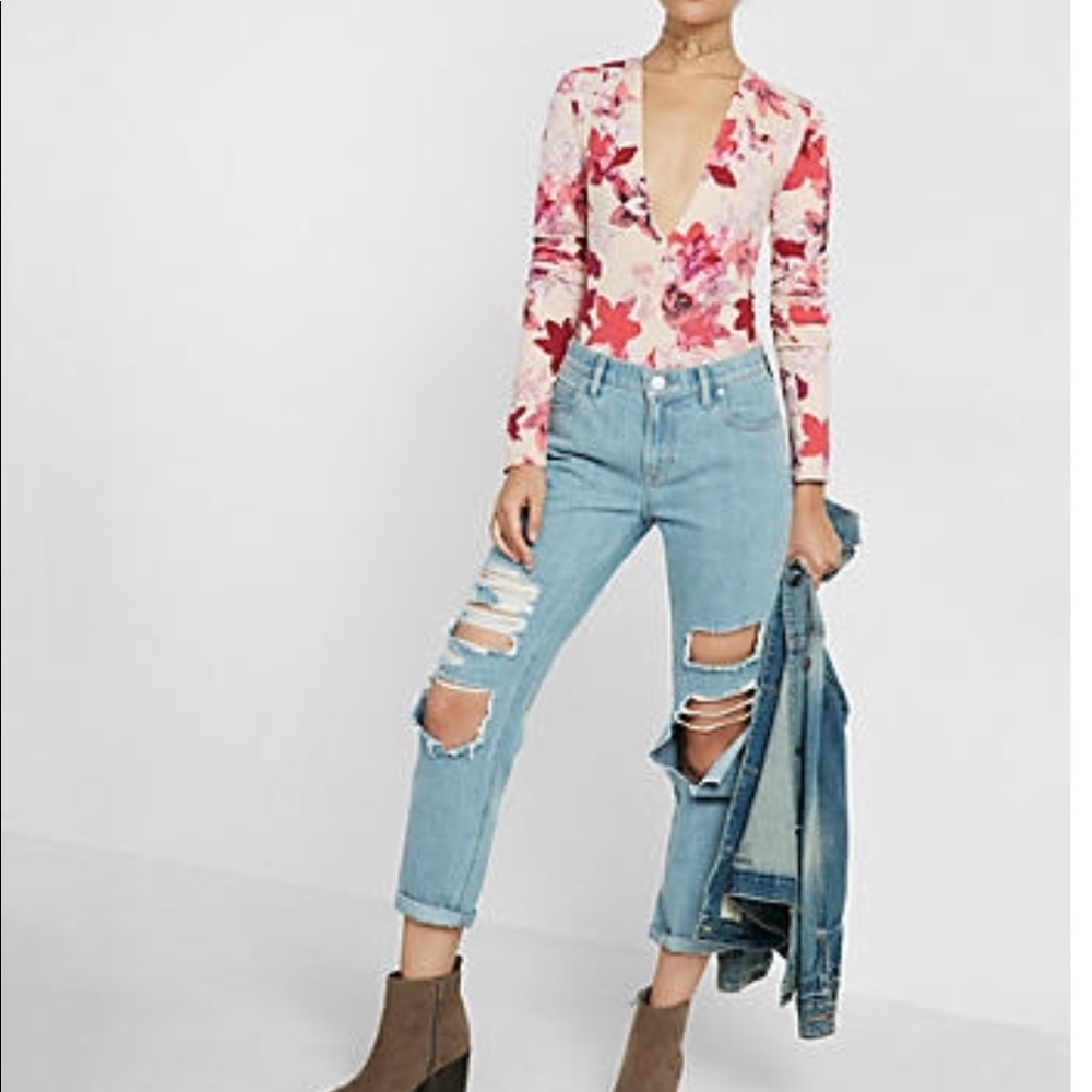 NWT Express Plunging neckline bodysuit 🌸